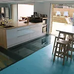 Bodygo Surfhouse אכסניה *