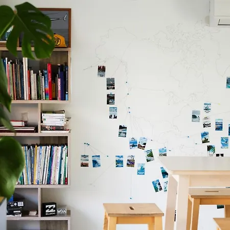 Bodygo Surfhouse 旅馆